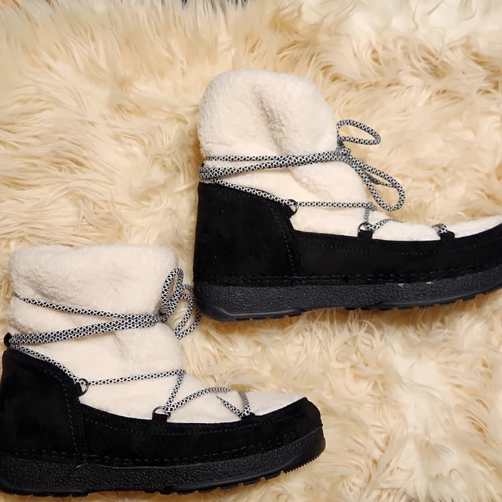 PORTLAND BOOT CO. SIZE 8 - Picture 3 of 4
